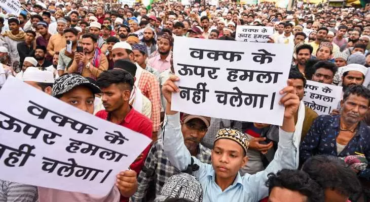 वक्फ कानून को हरी झंडी, गैर-मुस्लिम सीईओ, कलेक्टर की शक्ति पर अंकुश, SC ने किस पक्ष की कौन सी दलील मानी?...