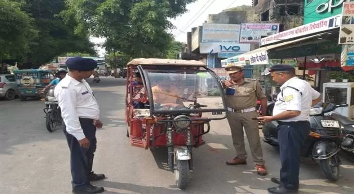 Lucknow%3A+%E0%A4%9F%E0%A5%8D%E0%A4%B0%E0%A5%88%E0%A4%AB%E0%A4%BF%E0%A4%95+%E0%A4%AA%E0%A5%81%E0%A4%B2%E0%A4%BF%E0%A4%B8+%E0%A4%A8%E0%A5%87+%E0%A4%85%E0%A4%AD%E0%A4%BF%E0%A4%AF%E0%A4%BE%E0%A4%A8+%E0%A4%9A%E0%A4%B2%E0%A4%BE%E0%A4%95%E0%A4%B0+%E0%A4%88-+%E0%A4%B0%E0%A4%BF%E0%A4%95%E0%A5%8D%E0%A4%B6%E0%A4%BE+%E0%A4%9A%E0%A4%BE%E0%A4%B2%E0%A4%95%E0%A5%8B%E0%A4%82+%E0%A4%95%E0%A5%8B+%E0%A4%95%E0%A4%BF%E0%A4%AF%E0%A4%BE+%E0%A4%9C%E0%A4%BE%E0%A4%97%E0%A4%B0%E0%A5%82%E0%A4%95..