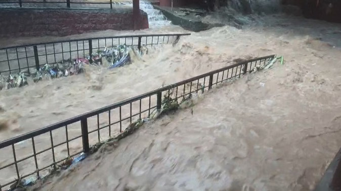 %E0%A4%9C%E0%A4%AE%E0%A5%8D%E0%A4%AE%E0%A5%82+%E0%A4%AC%E0%A4%BE%E0%A4%B0%E0%A4%BF%E0%A4%B6%3A+%E0%A4%B6%E0%A5%8D%E0%A4%B0%E0%A5%80%E0%A4%A8%E0%A4%97%E0%A4%B0+%E0%A4%AE%E0%A5%87%E0%A4%82+%E0%A4%AC%E0%A4%BE%E0%A4%A2%E0%A4%BC+%E0%A4%9C%E0%A5%88%E0%A4%B8%E0%A5%87+%E0%A4%B9%E0%A4%BE%E0%A4%B2%E0%A4%BE%E0%A4%A4...+%E0%A4%AC%E0%A4%BF%E0%A4%9C%E0%A4%B2%E0%A5%80%2C+%E0%A4%AA%E0%A4%BE%E0%A4%A8%E0%A5%80%2C+%E0%A4%AF%E0%A4%BE%E0%A4%A4%E0%A4%BE%E0%A4%AF%E0%A4%BE%E0%A4%A4+%E0%A4%94%E0%A4%B0+%E0%A4%87%E0%A4%82%E0%A4%9F%E0%A4%B0%E0%A4%A8%E0%A5%87%E0%A4%9F+%E0%A4%95%E0%A5%80+%E0%A4%B8%E0%A4%AE%E0%A4%B8%E0%A5%8D%E0%A4%AF%E0%A4%BE%2C+%E0%A4%86%E0%A4%9C+%E0%A4%94%E0%A4%B0+%E0%A4%95%E0%A4%B2+%E0%A4%AD%E0%A4%BE%E0%A4%B0%E0%A5%80+%E0%A4%AC%E0%A4%BE%E0%A4%B0%E0%A4%BF%E0%A4%B6+%E0%A4%95%E0%A5%87+%E0%A4%86%E0%A4%B8%E0%A4%BE%E0%A4%B0